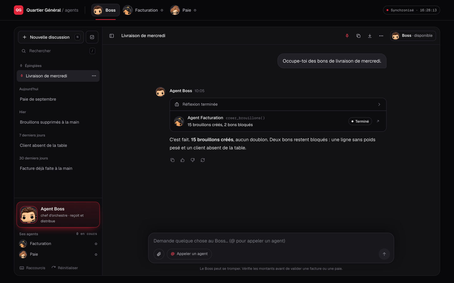 La console du QG : en haut les onglets Boss, Paie et Facturation avec leur figurine ; à gauche la liste des discussions ; au centre, le Boss rend compte d'une tâche — quinze brouillons créés et deux bons bloqués.